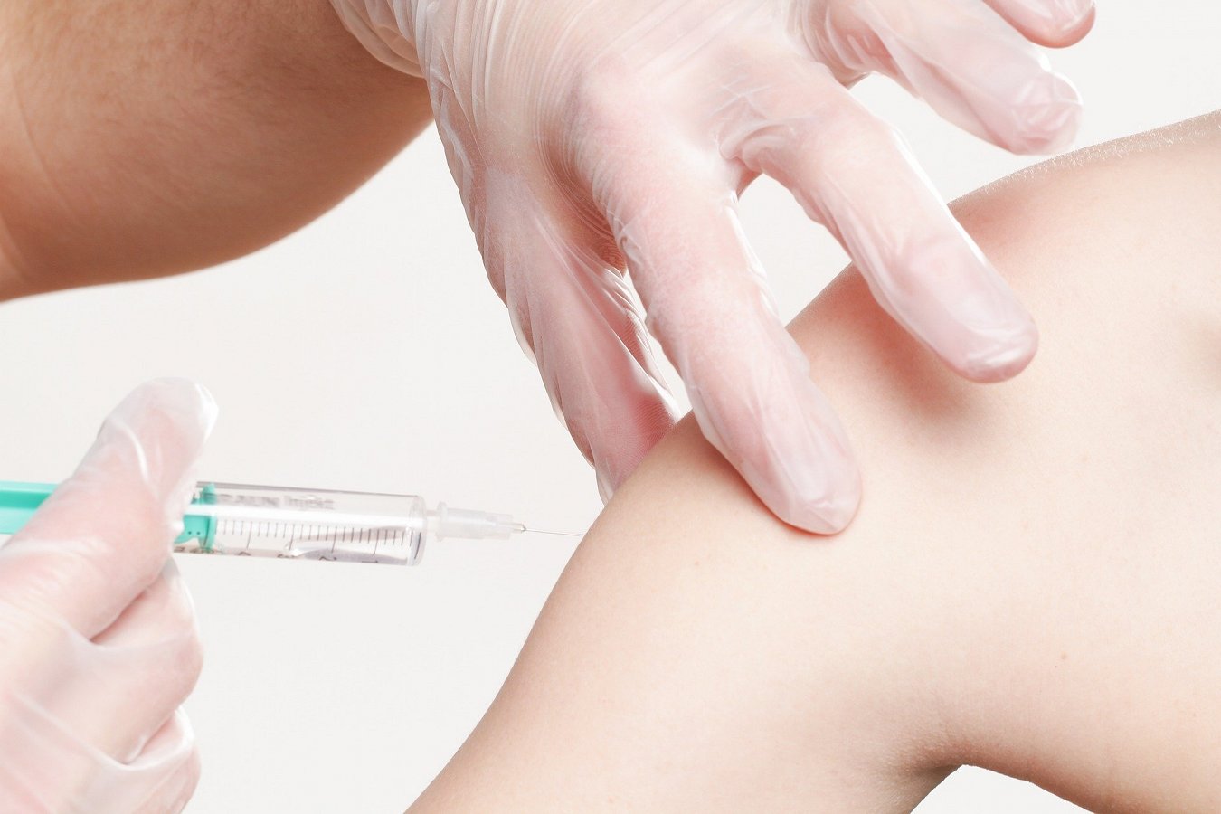  V Splošni bolnišnici Novo mesto porabili prve odmerke cepiva