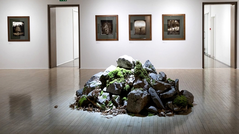  Po 22 letih v Dolenjskem muzeju znova razstavlja Borut Peterlin