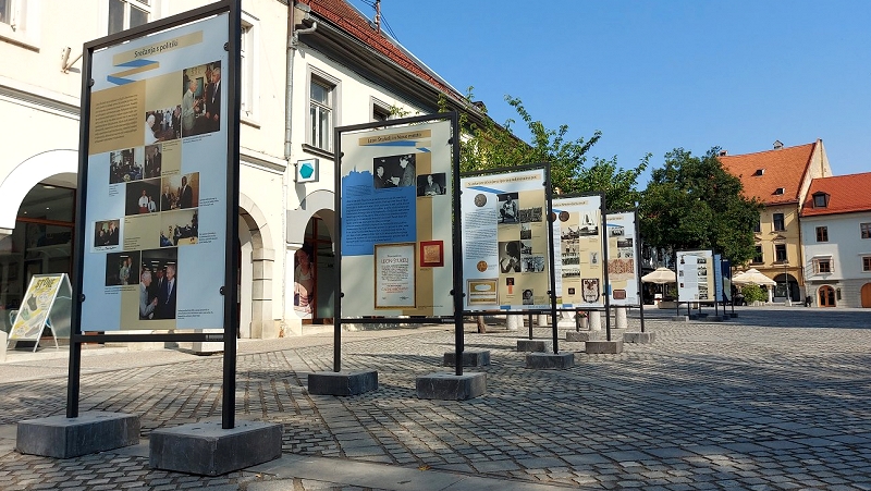 Razstava na Glavnem trgu Poklon olimpioniku Leonu Štuklju z razstavo na Glavnem trgu