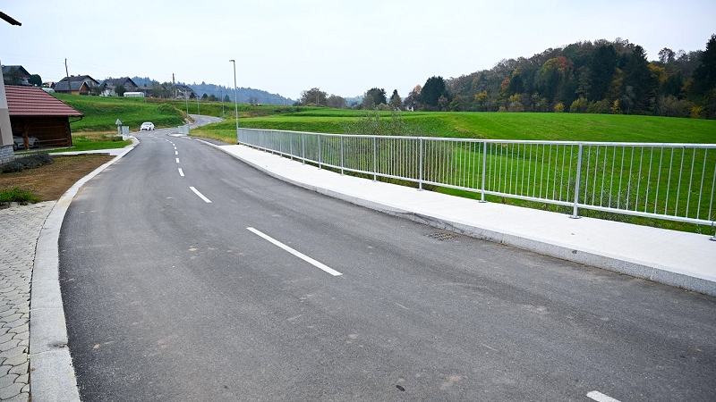 Prenovljena cesta Odprli prenovljeno cesto med Dolenjimi Kamencami in Potočno vasjo