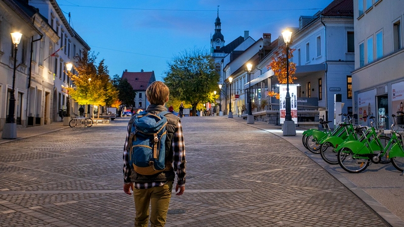 Glavni trg Podaljšanje roka za prijavo na izobraževanje za lokalne vodnike na turističnem območju Dolenjska