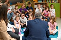 Župan Gregor Macedoni in otroci vrtca Labod