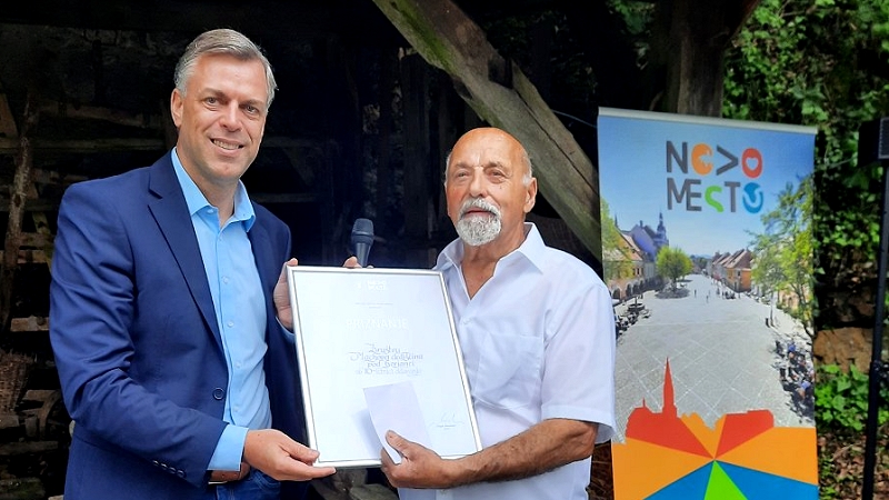 Župan Gregor Macedoni podelil priznanje za 10 let delovanja 10. obletnica delovanja Društva Machova dediščina