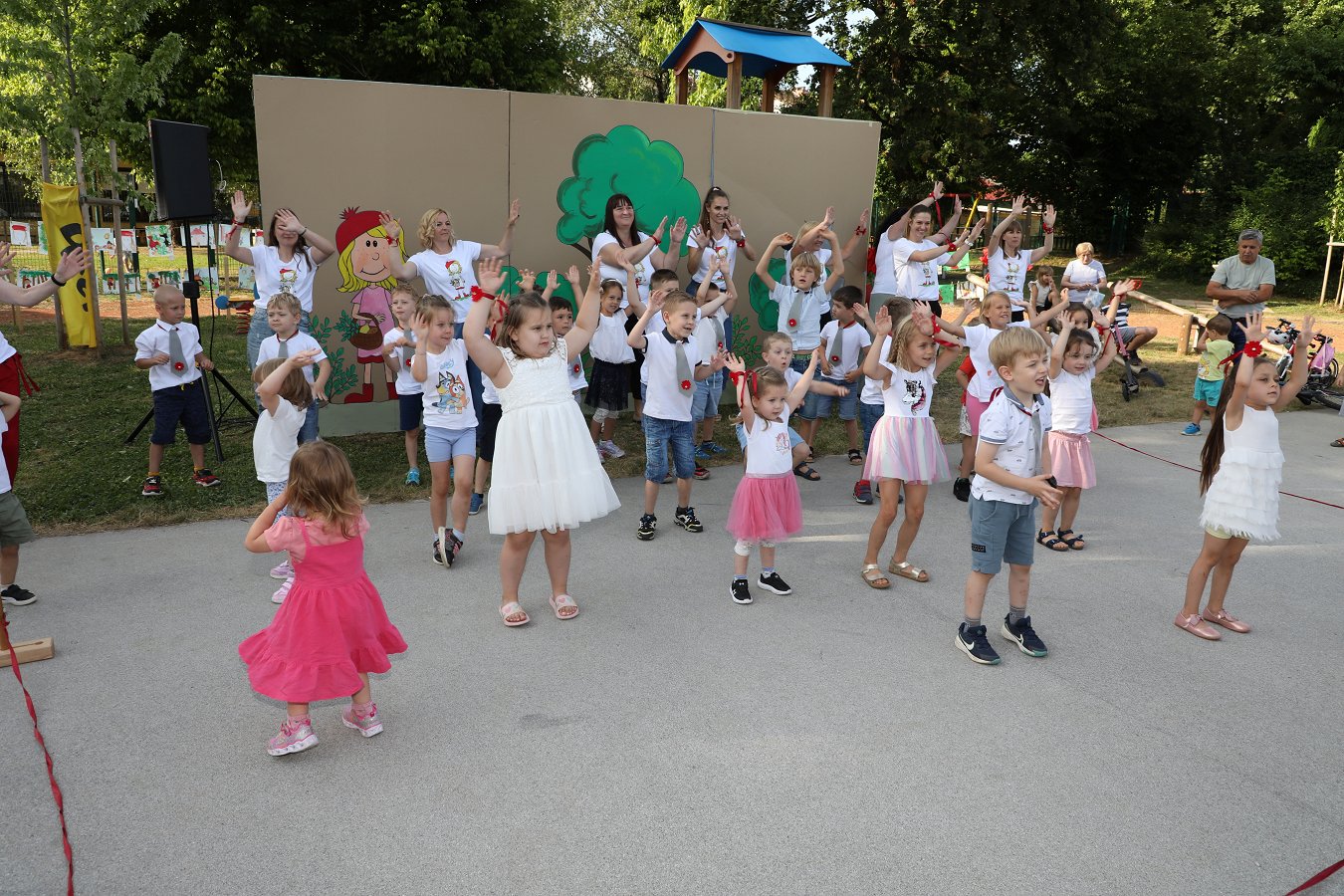 otroci Krajevna skupnost Drska praznovala skupaj z vrtičkarji