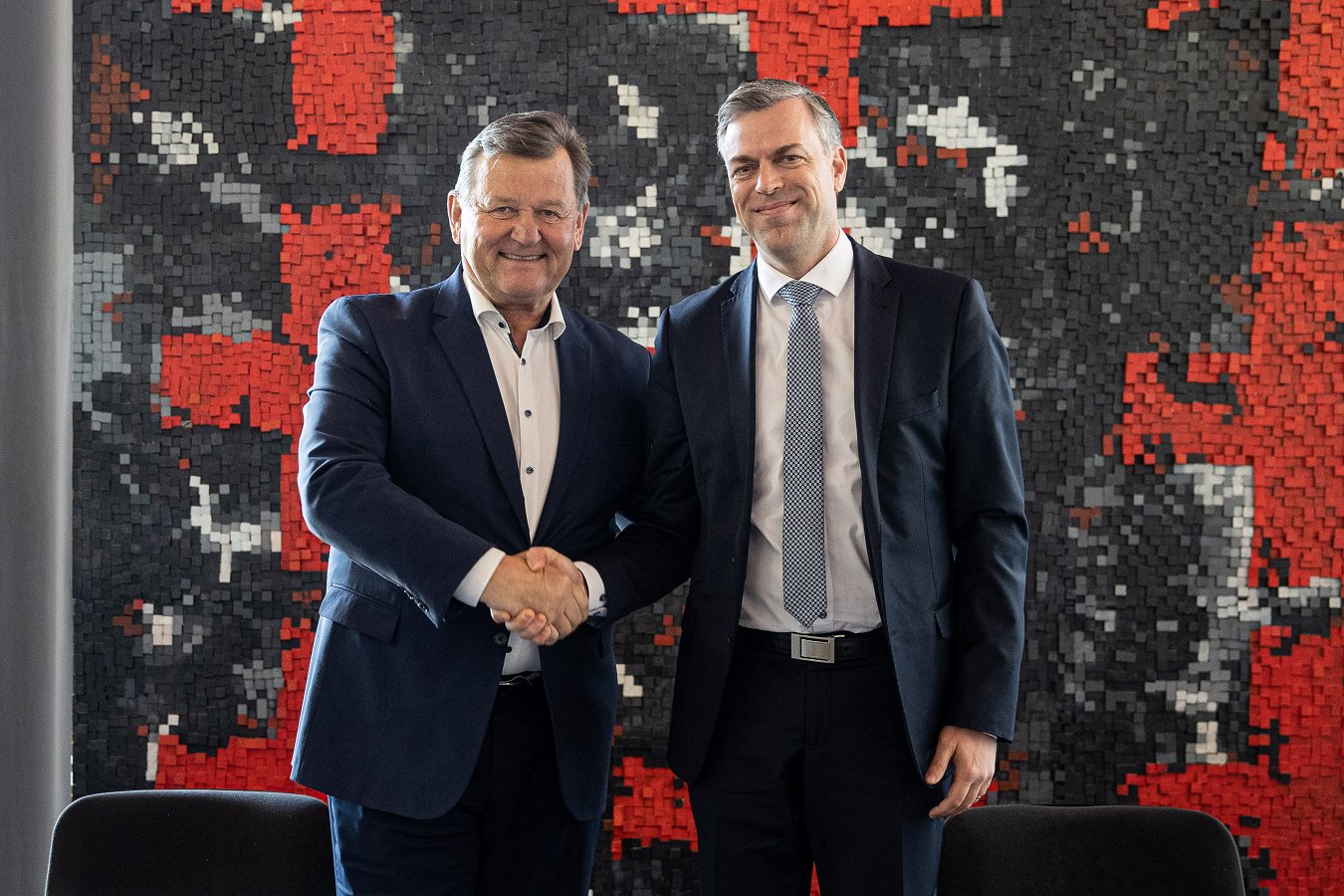 Minister za kohezijo in regionalni razvoj dr. Aleksander Jevšek in predsednik razvojnega sveta regije mag. Gregor Macedoni Podpisan drugi dodatek k Dogovoru za razvoj regije Jugovzhodna Slovenija