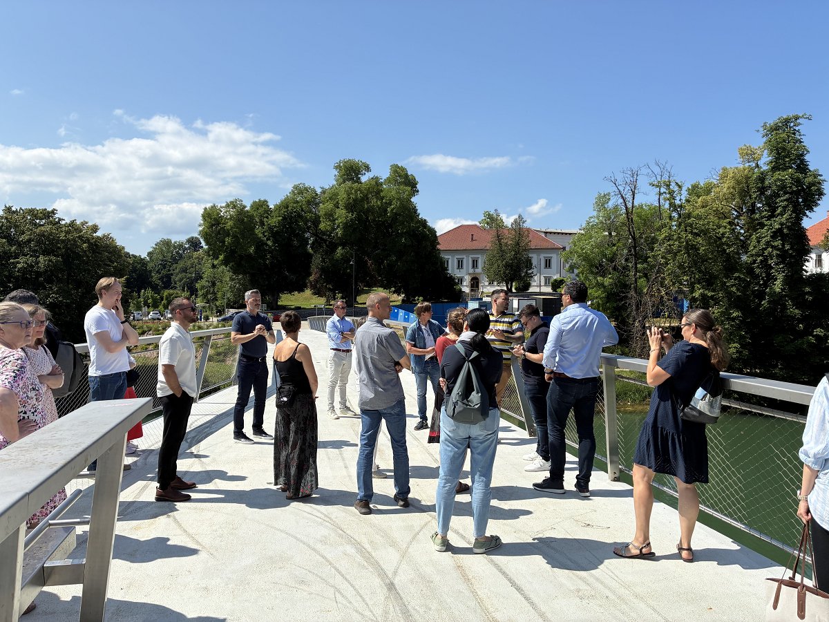 Projekt BEHAVE Na uvodnem srečanju projekta BEHAVE dobre prakse partnerjev in spoznanja vedenjske znanosti navdihnila k drugačnemu ravnanju z odpadki