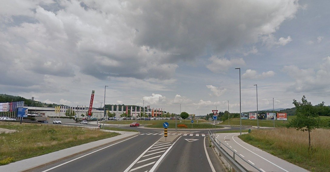 Otoška cesta, krožišče pri Supernovi Do konca julija do Supernove le iz smeri Novega mesta proti Otočcu