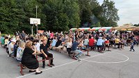 Veliko ljudi na dogodku