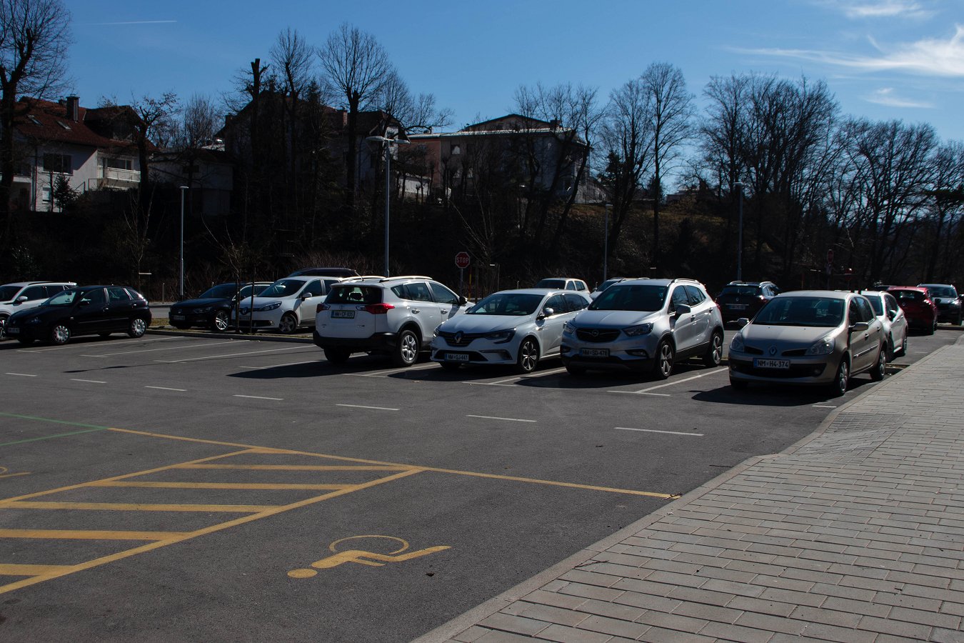 parkirno mesto Začetek obnove talnih označb na javnih parkiriščih