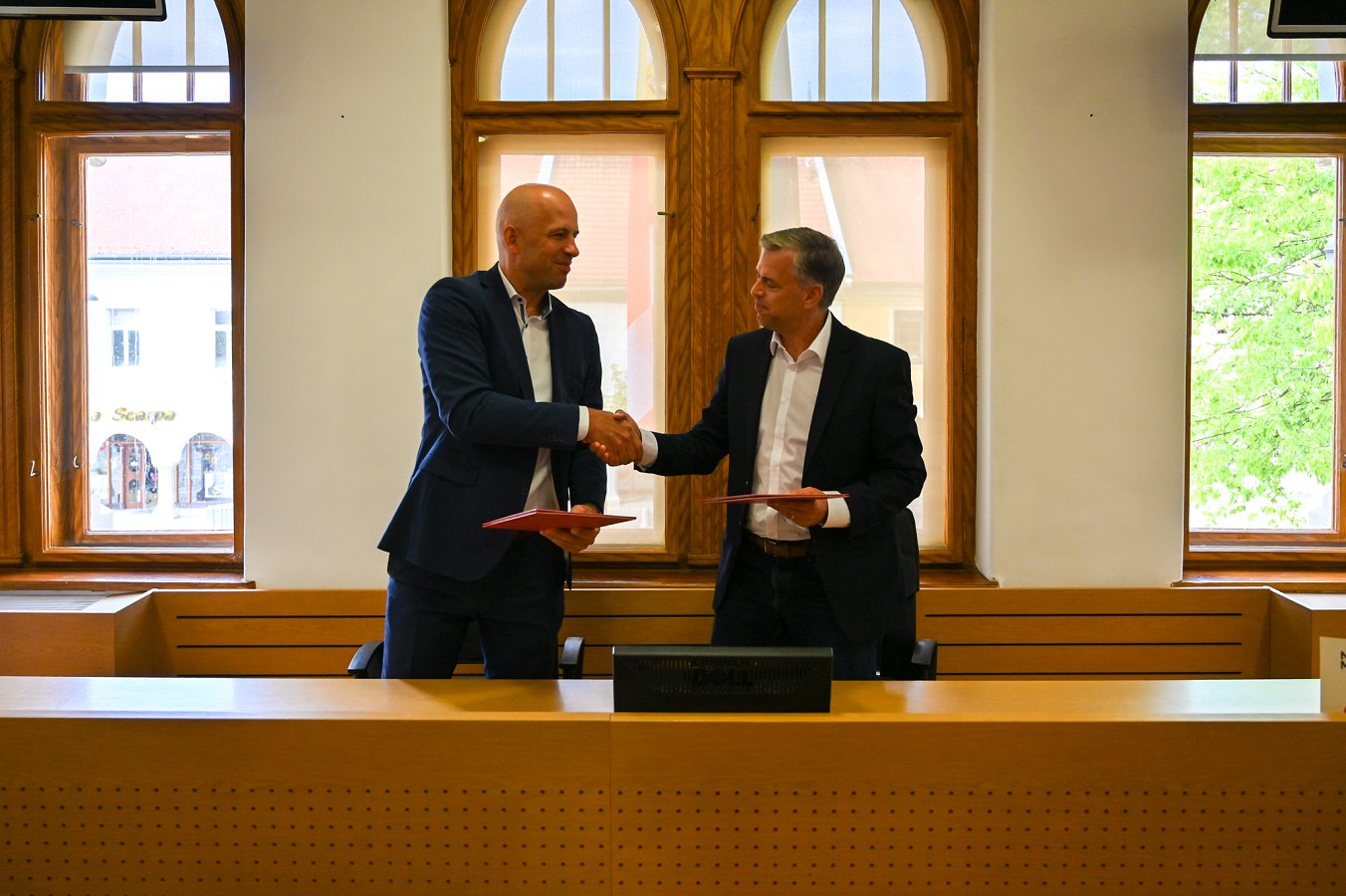 župan Gregor Macedoni in predsednik uprave CGP Martin Gosenca Z nadaljevanjem rekonstrukcije Seidlove ceste do varnejše prometne vpadnice
