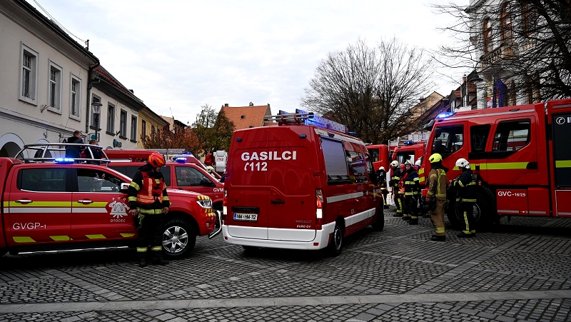 gasilci Gasilsko-reševalni center Novo mesto pripravlja gasilsko vajo