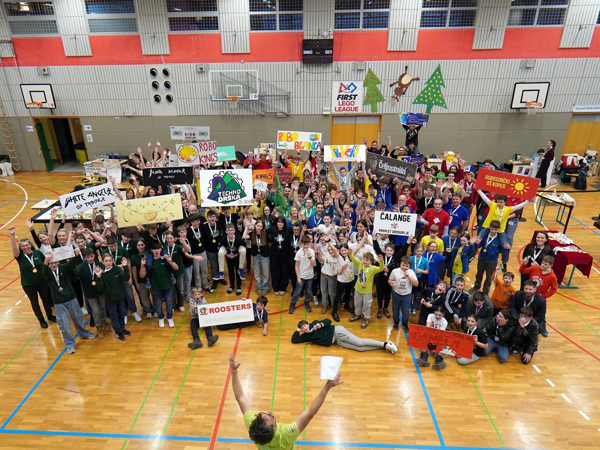 skupinska fotografija udeležencev tekmovanja