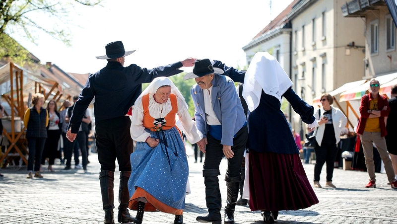  S prireditvijo MOST na Glavnem trgu sklenili projekt ModraSitula