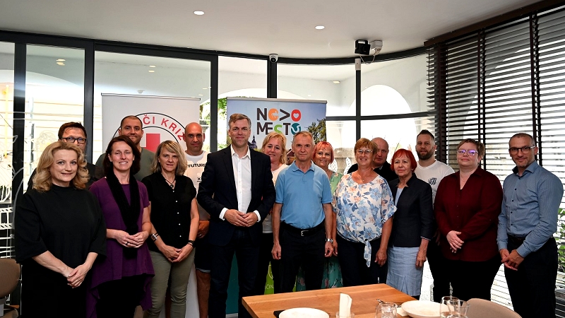  Območno združenja Rdečega križa Novo mesto Župan Macedoni sprejel krvodajalce ob slovenskem dnevu krvodajalstva