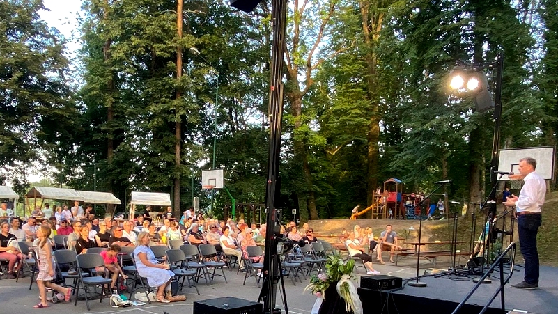 Regrča vas Krajevna skupnost Regrča vas praznuje s festivalom Regrča vas na glas