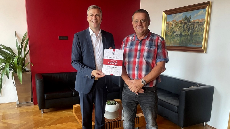 Dušan Teropšič Trškogorski vinogradnik Dušan Teropšič znova prejel naziv Županovo vino