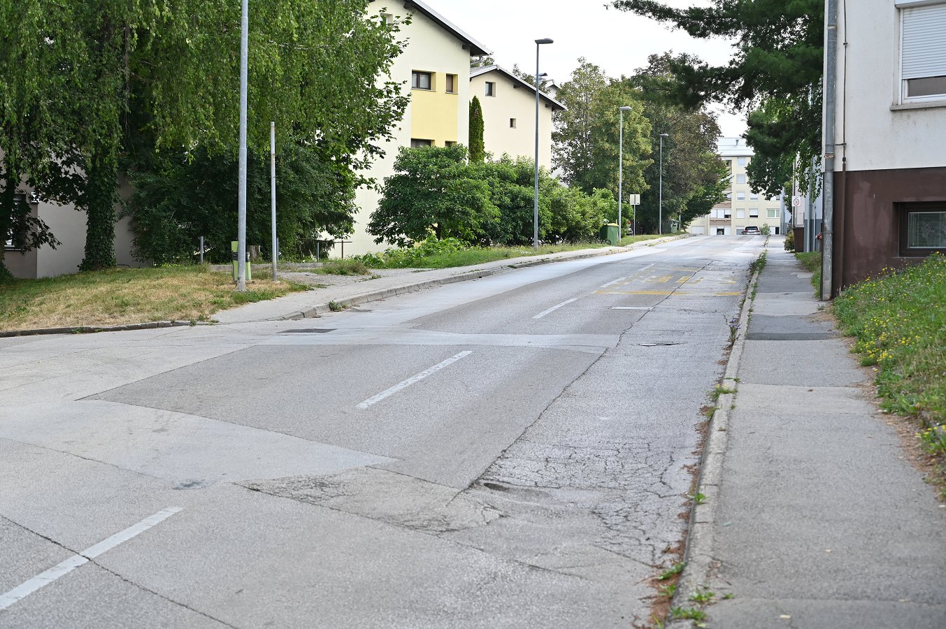 Na fotografiji je Ragčeva cesta pred prenovo