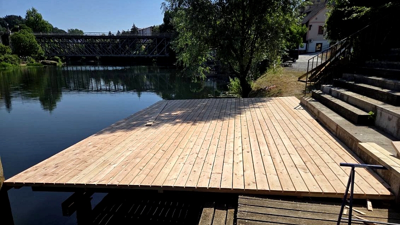 Pomol ob Krki Prenovljena čolnarna ob Kandijski cesti vabi na Krko