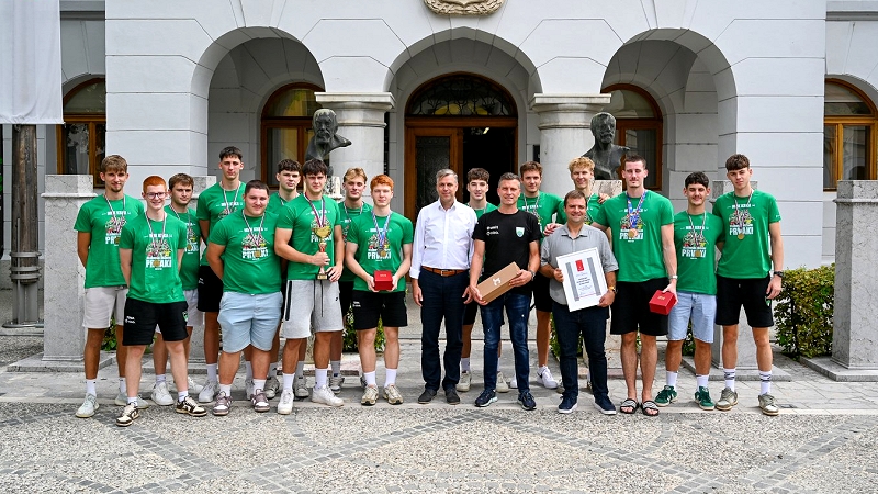 MRK Krka na sprejemu pri županu  Mladinski državni prvaki Moškega rokometnega kluba Krka na obisku pri županu