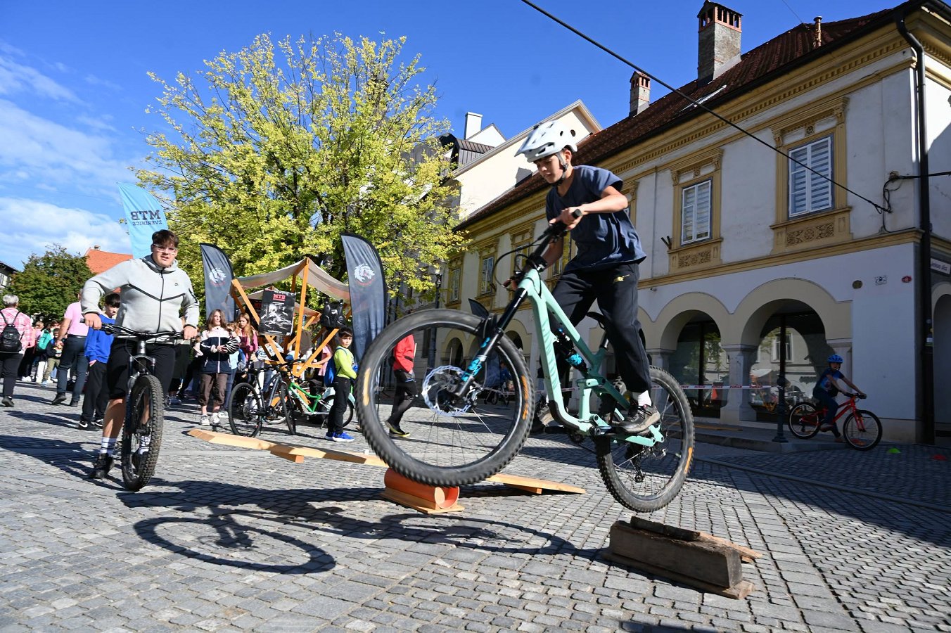 Otroci s kolesom Dan brez avtomobila zaznamoval zaključek Evropskega tedna mobilnosti v Novem mestu