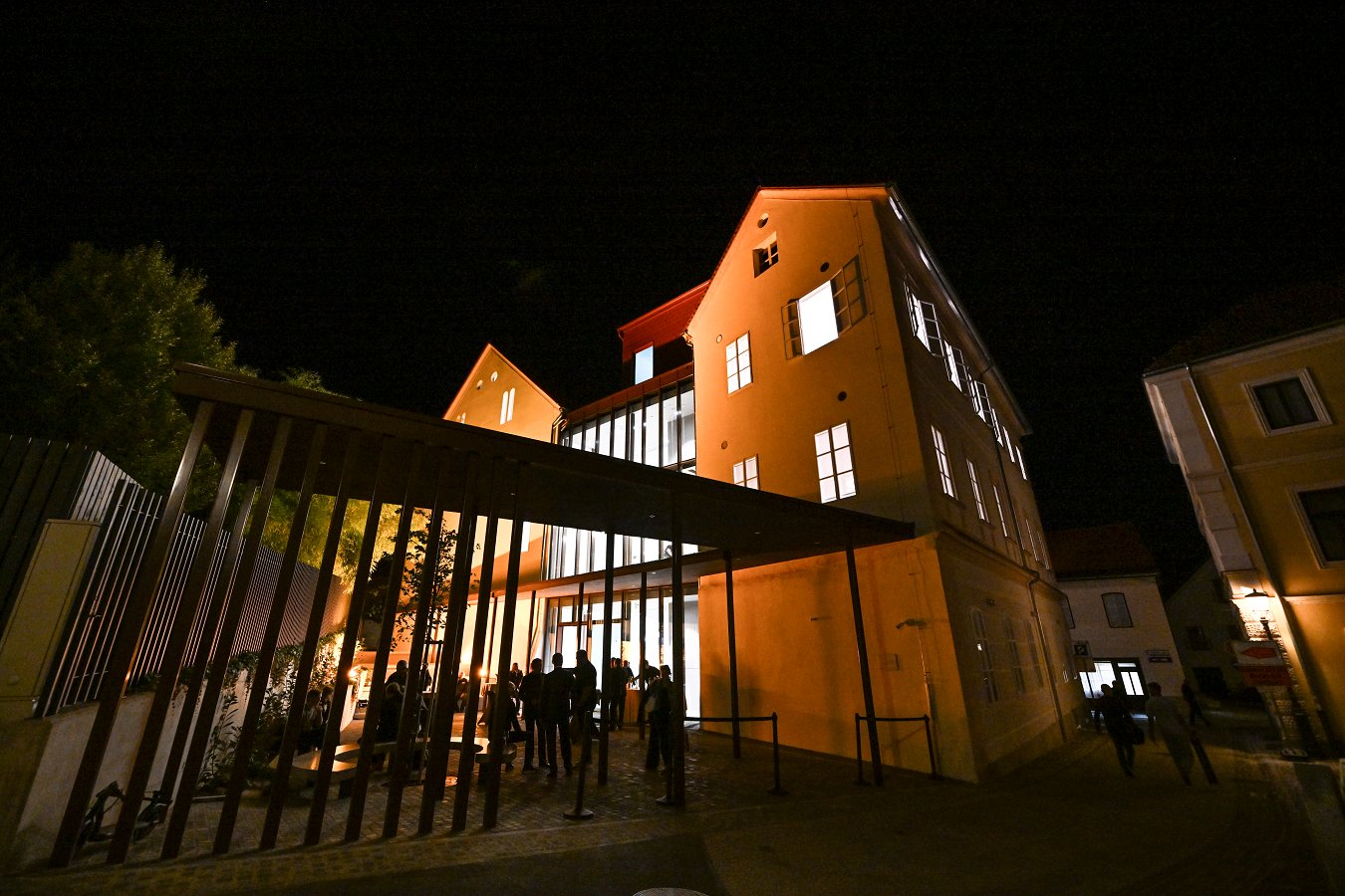 Narodni dom zvečer