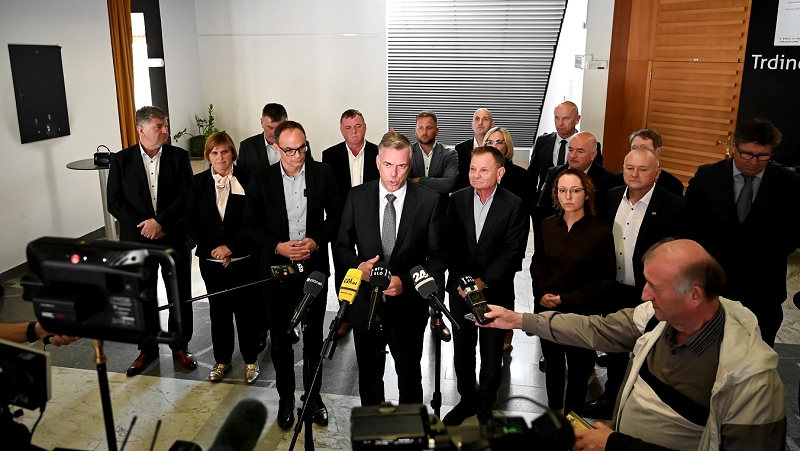 Novinarska konfrenca Župani JV Slovenije in Posavja z ministri iskali sistemske rešitve za težave v socialnih okoljih